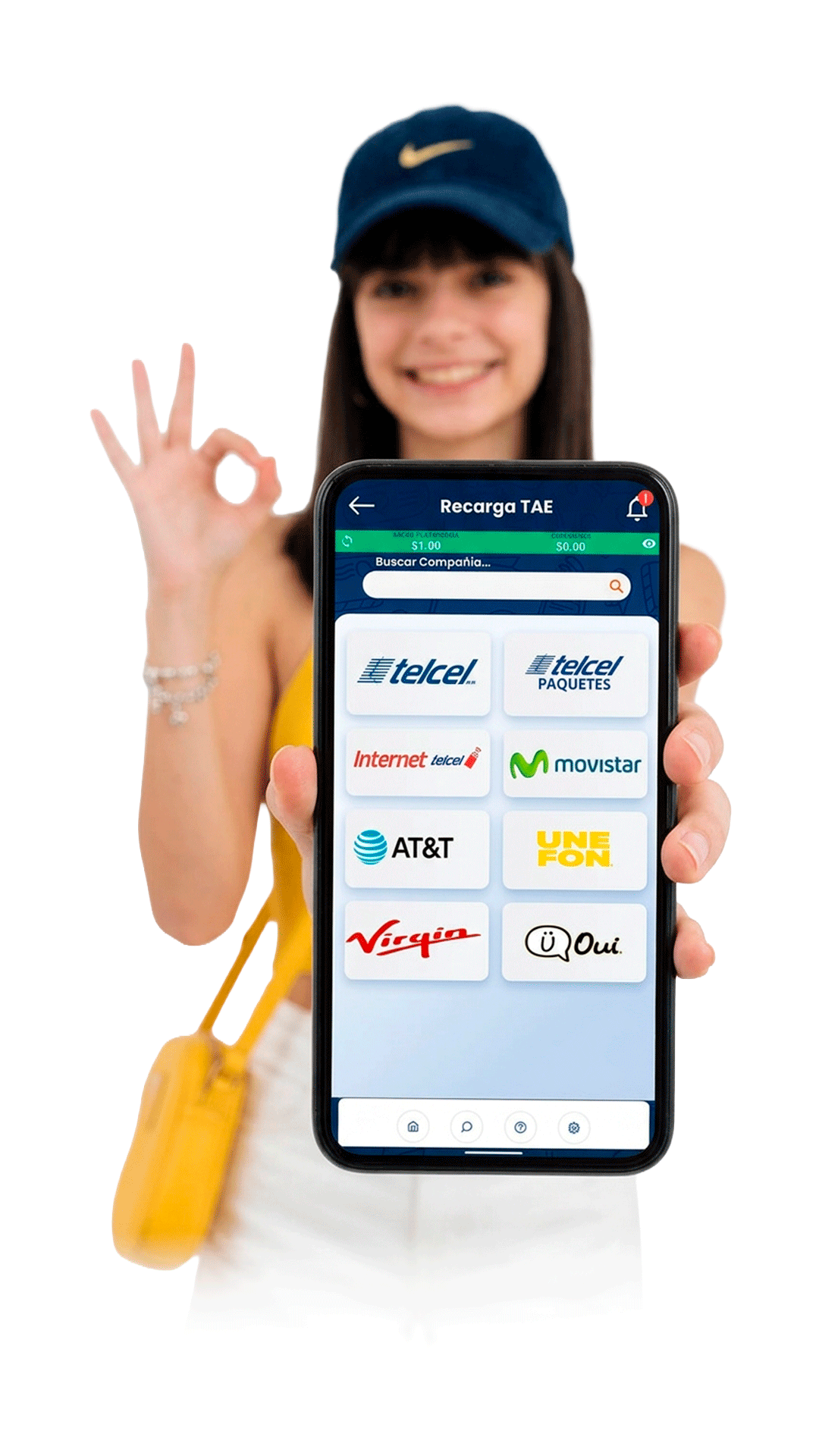 Vendedora mostrando las recargas electrónicas en la app de Móvil Conecta